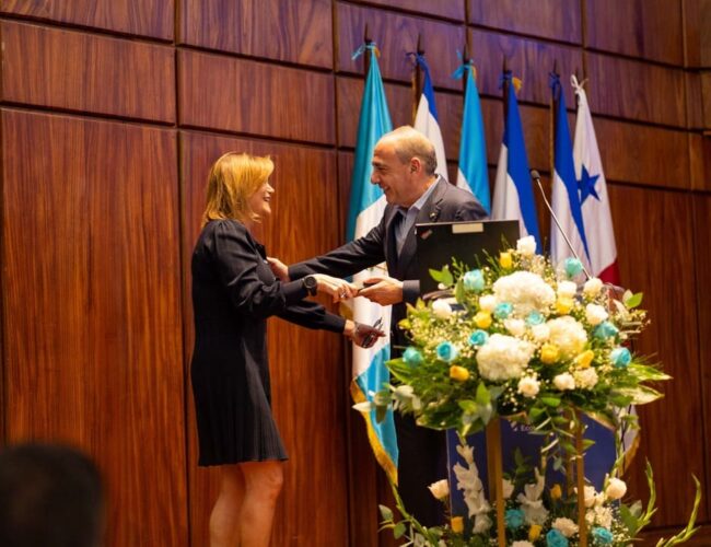 INCAE destaca la alianza estratégica con Ficohsa en la región