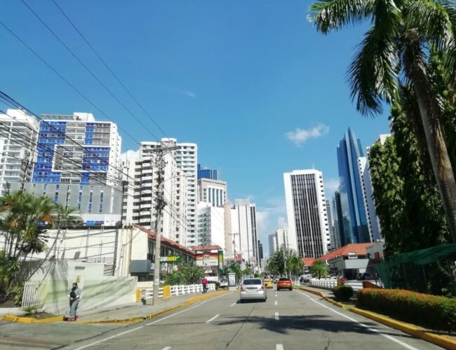 Todo sobre la renovación de placas en Panamá para 2025